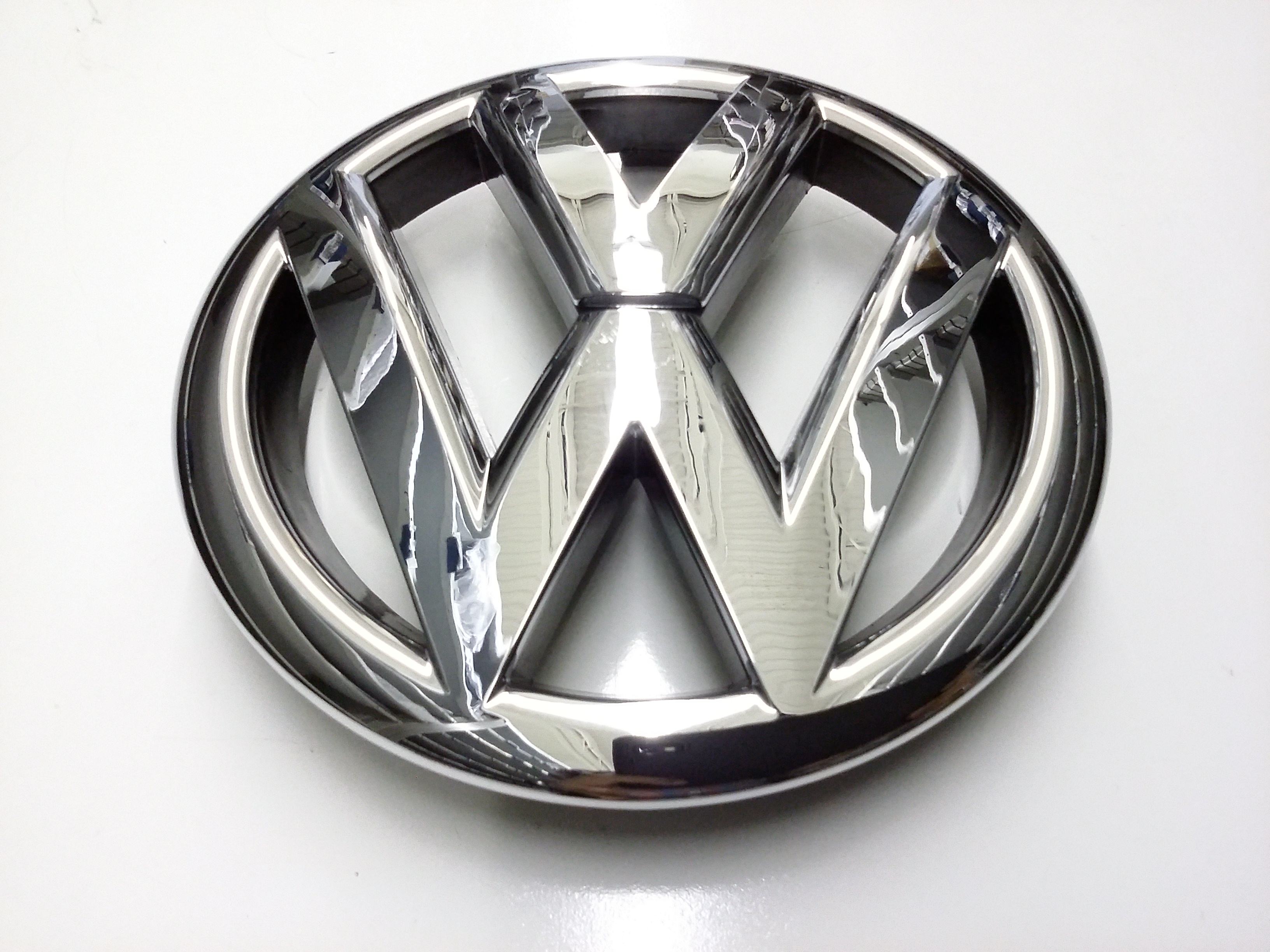 Grille Emblem 5C6-853-601-ULM - View 12