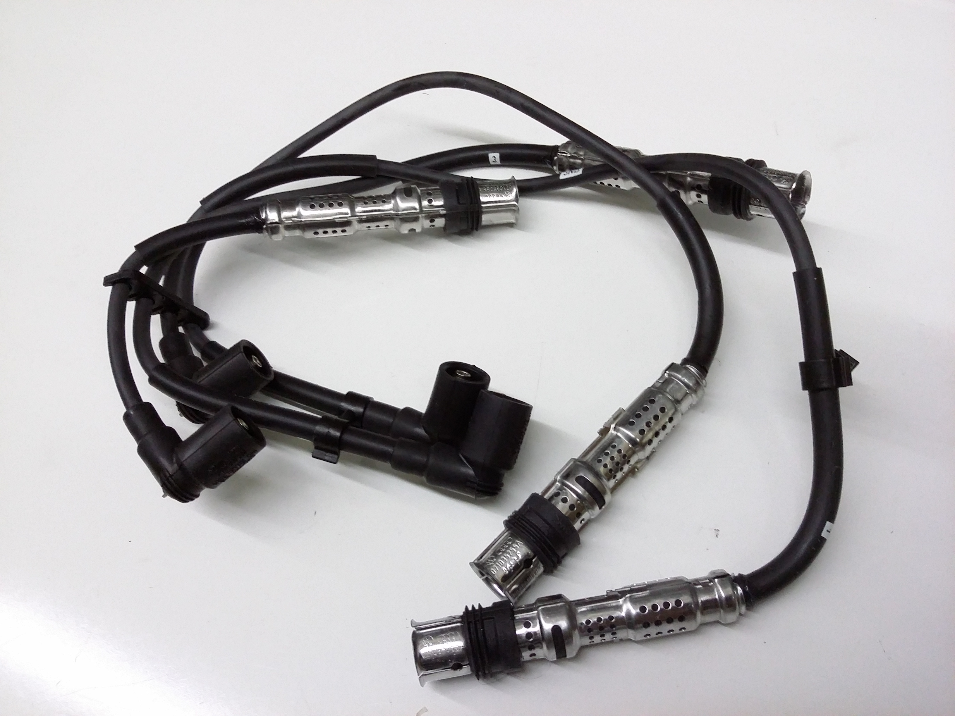 Spark Plug Wire Set 06A-905-409-L - View 3