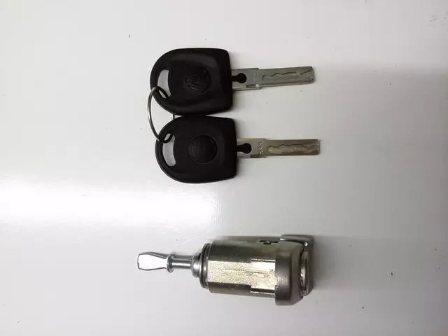 Lock Cylinder 1C0-837-167-D - View 10