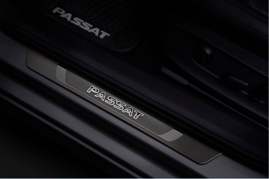 Illuminated Door Sill 561-071-300 - View 2