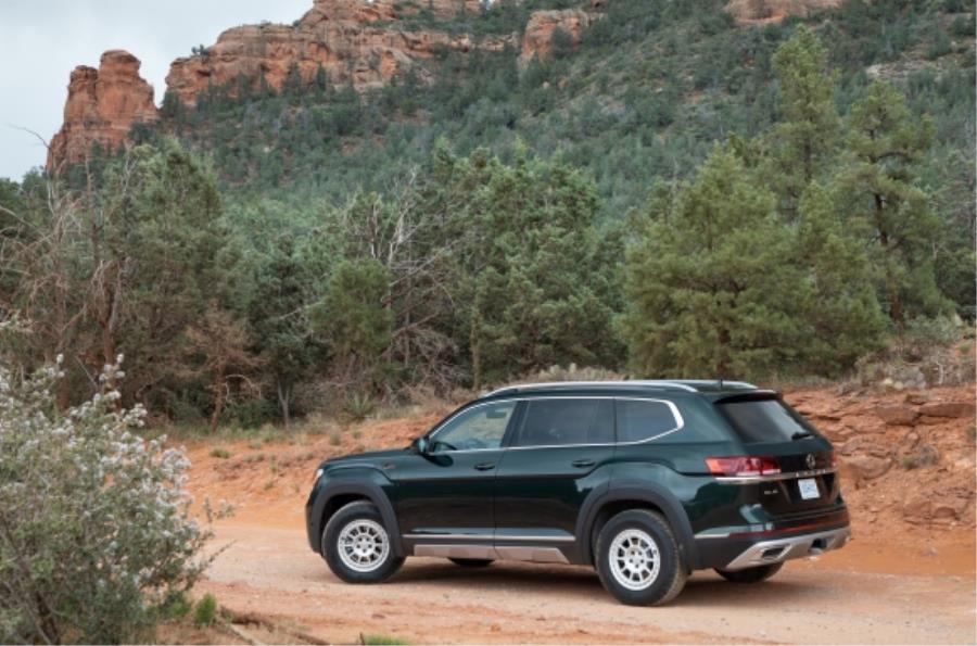 Rear Valance (W/ Trailer Hitch Only) 3CN-071-611-DSP - View 2