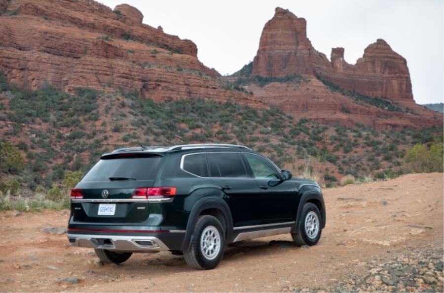 Rear Valance (W/ Trailer Hitch Only) 3CN-071-611-DSP