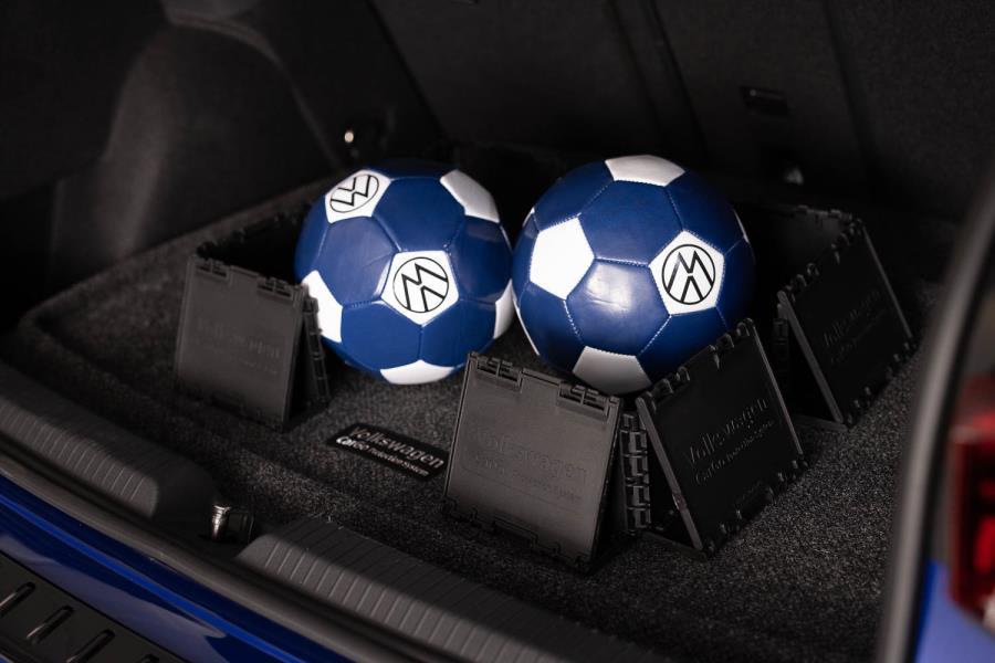 Heavy Duty Trunk Liner With Cargo Blocks 5H0-061-166-469 - View 2