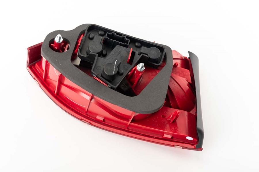 Tail Lamp Assembly 5C6-945-094 - View 4