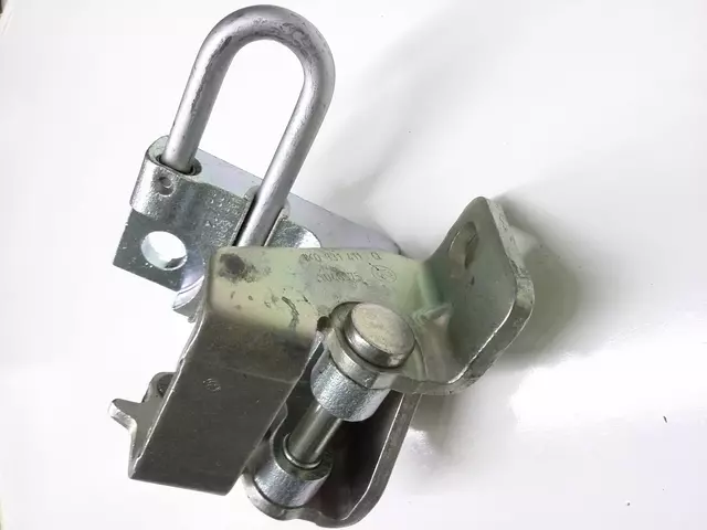 Lower Hinge 1K0-831-411-Q - View 5